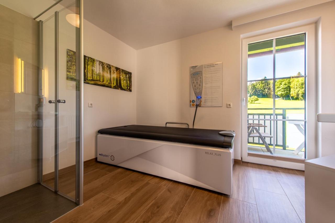 Hotel Irmgard Strass im Attergau Exterior photo