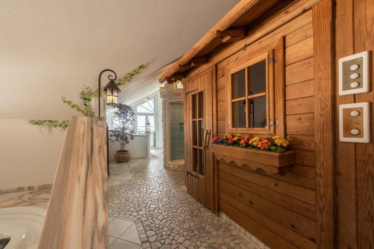 Hotel Irmgard Strass im Attergau Exterior photo