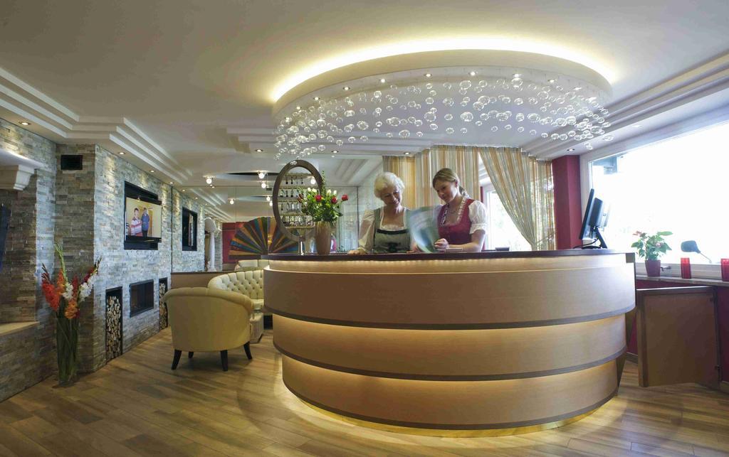 Hotel Irmgard Strass im Attergau Exterior photo
